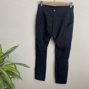Lululemon Black High waisted leggings practically NEW size 8 side pockets